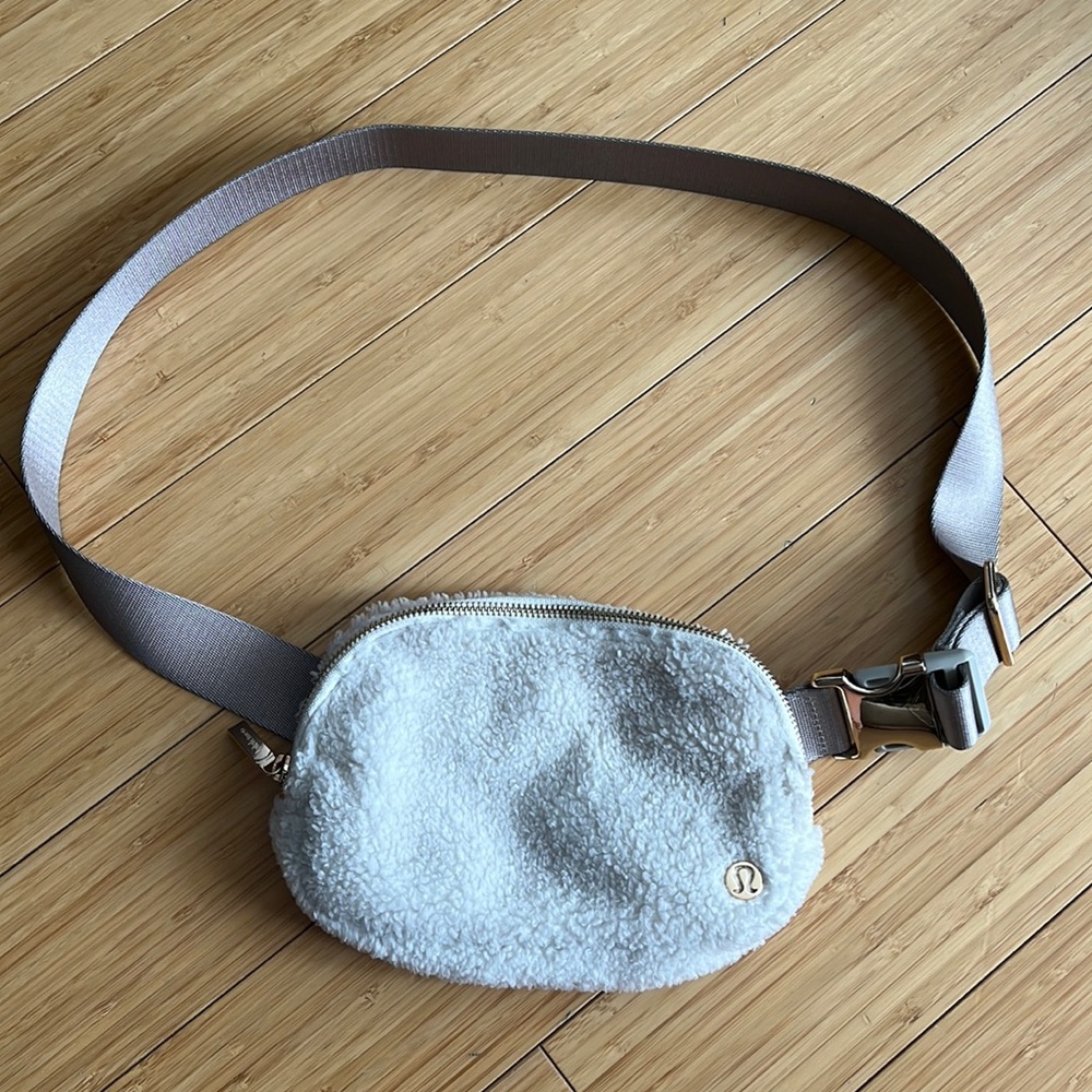 Brand new lululemon Sherpa everywhere belt bag